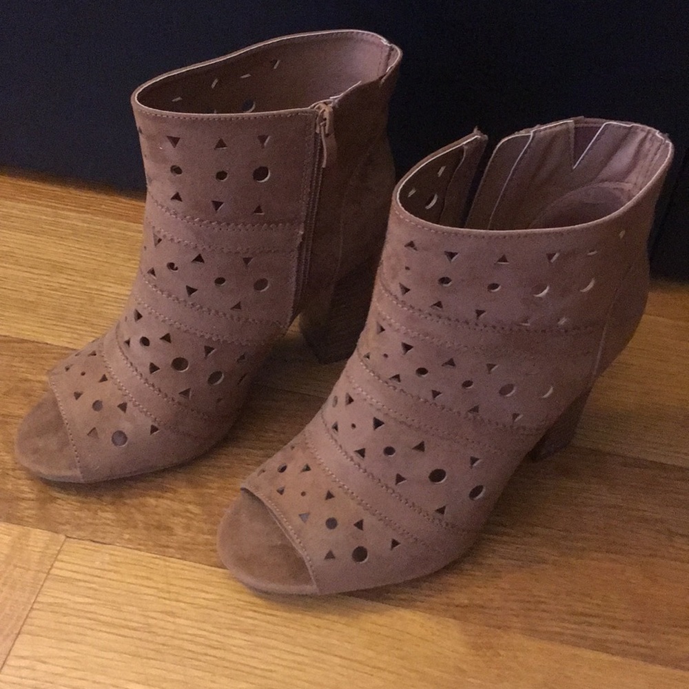 9.5W Heeled Boots